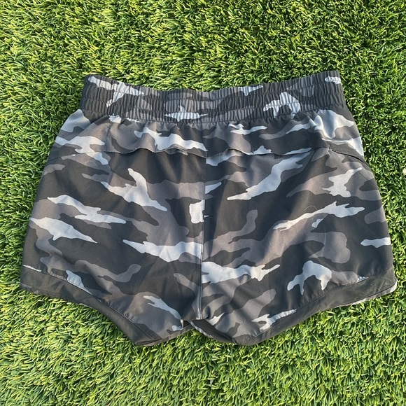 Athleta Racer Run Shorts 4” size Small - Picture 3 of 4